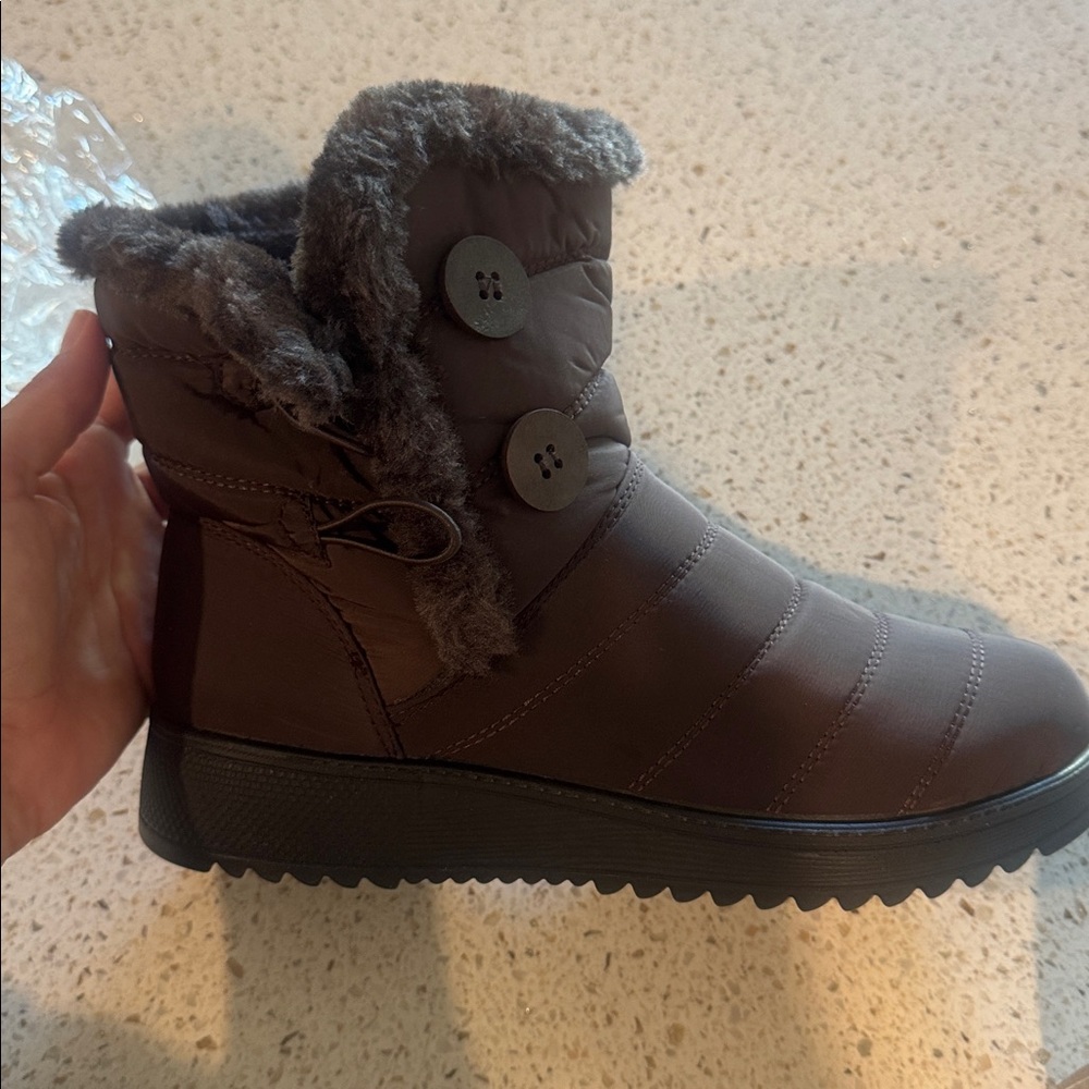 Brown Quilted Button Boot (Size 9)